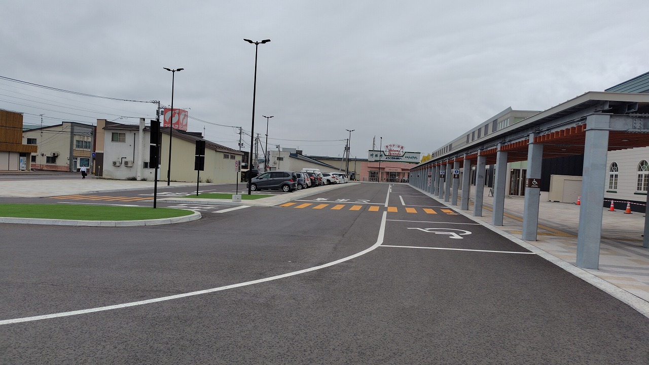 新得駅前ロータリ